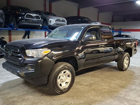 Used 2019 Toyota Tacoma SR image 3