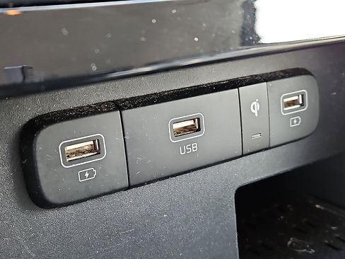 Certified 2023 Kia Carnival EX image 25