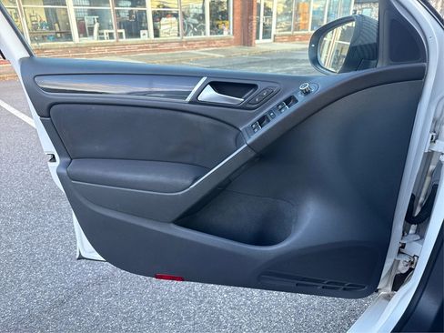 Used 2013 Volkswagen Golf 4-Door image 21