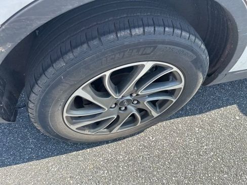 Used 2022 Lincoln Corsair AWD w/ Equipment Group 101A image 9