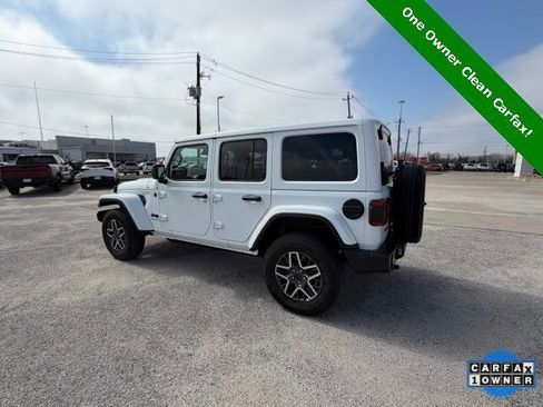 Used 2025 Jeep Wrangler Sahara image 2
