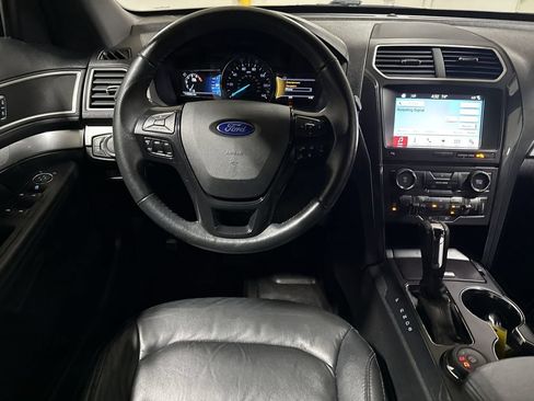 Used 2017 Ford Explorer XLT w/ Equipment Group 202A AWD/4WD image 11