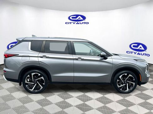 Used 2022 Mitsubishi Outlander SE FWD image 3