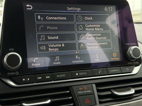 Used 2025 Nissan Altima 2.5 SV FWD image 16