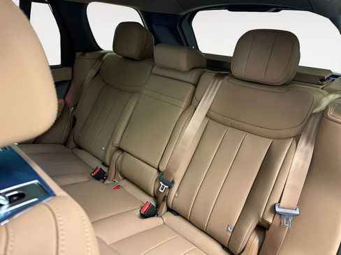 New 2026 Land Rover Range Rover SE image 13