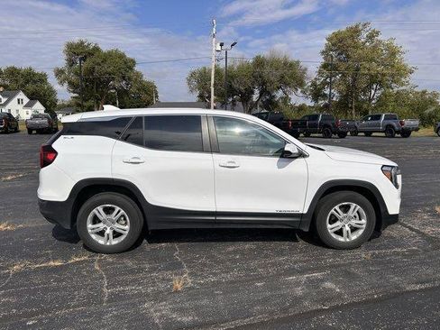 Used 2024 GMC Terrain SLE image 4
