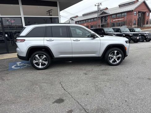 New 2026 Jeep Grand Cherokee Limited AWD/4WD image 38