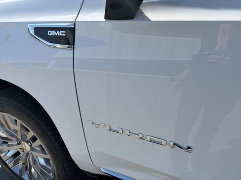 Used 2023 GMC Yukon SLT RWD image 12