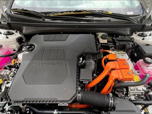 New 2025 Hyundai Elantra SEL image 11