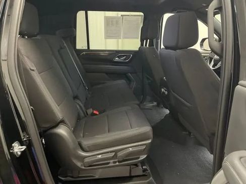 Used 2023 GMC Yukon XL SLE AWD/4WD image 18