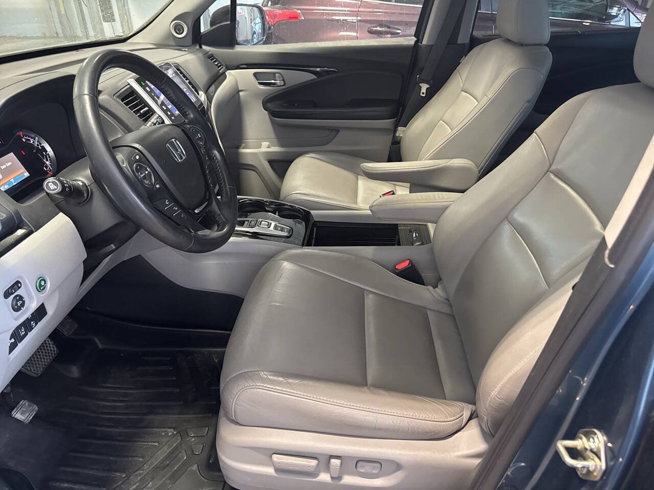 Used 2016 Honda Pilot Touring image 3