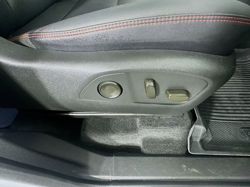 Used 2025 Chevrolet Traverse RS image 24