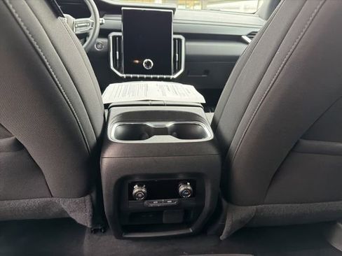 Used 2025 GMC Acadia Elevation image 24