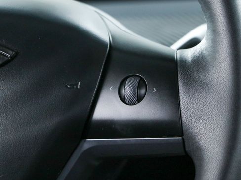 Used 2023 Tesla Model Y AWD image 14
