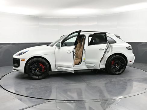 Certified 2025 Porsche Macan GTS AWD/4WD image 37