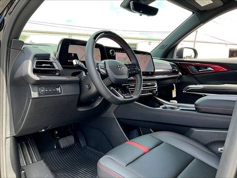New 2026 Chevrolet Traverse RS w/ LPO, Floor Liner Package AWD/4WD image 8