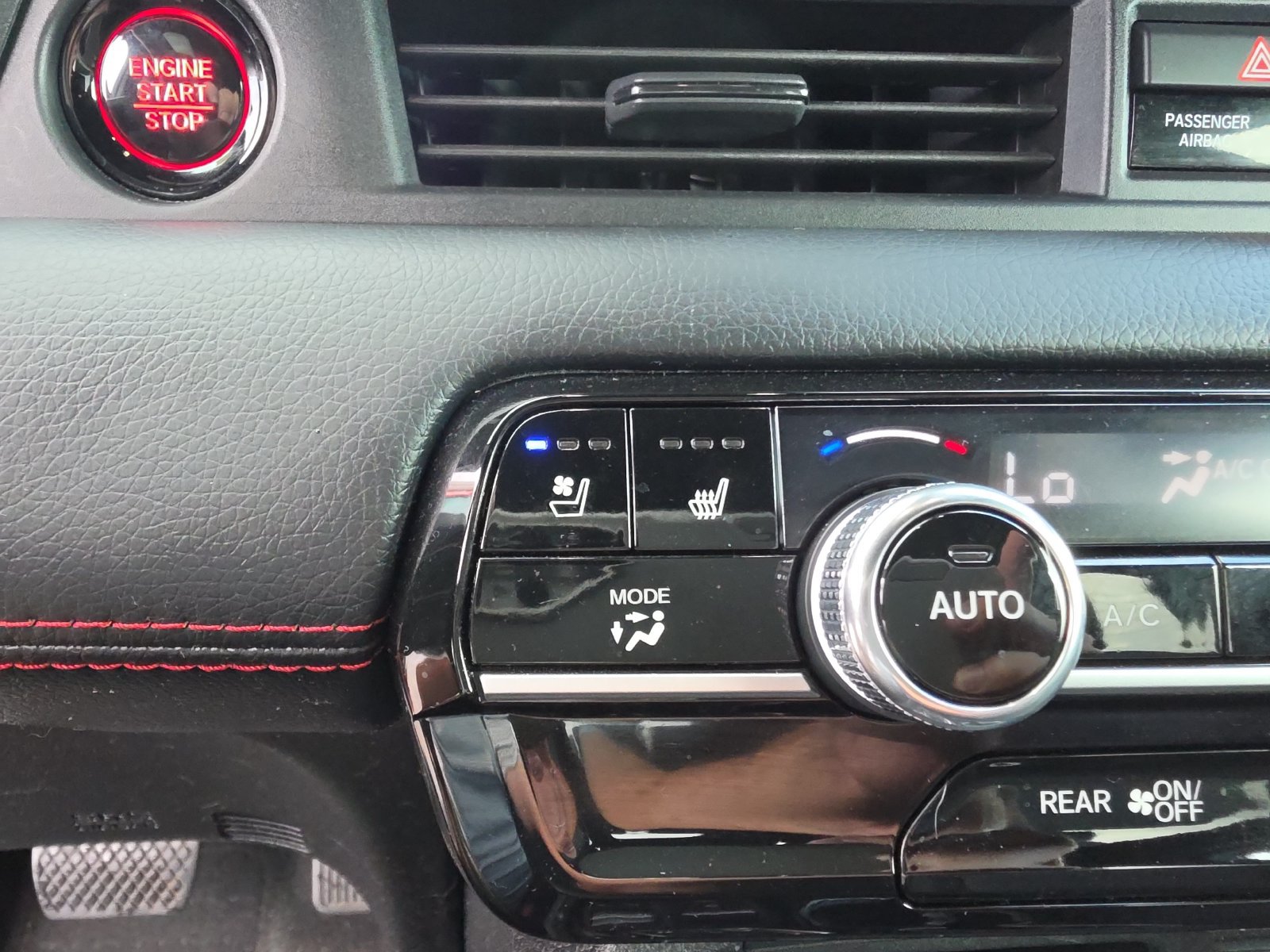 Certified 2025 Honda Pilot Black Edition image 20