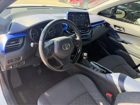 Used 2021 Toyota C-HR XLE image 5
