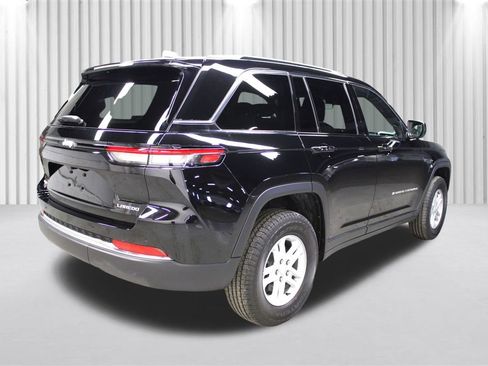 New 2025 Jeep Grand Cherokee Laredo w/ Luxury Tech Group I image 3