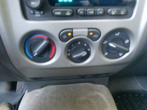 Used 2005 GMC Canyon SLE w/ Safe And Sound Package AWD/4WD image 40