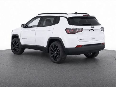 Used 2025 Jeep Compass Latitude w/ Convenience Group AWD/4WD image 7