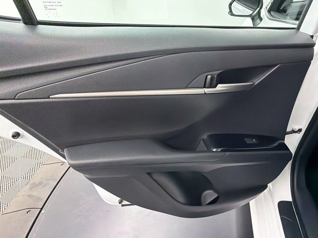 Used 2026 Toyota Camry LE FWD image 37