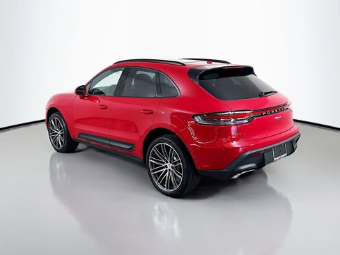 Certified 2025 Porsche Macan image 3