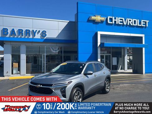 Used 2025 Chevrolet Trax LT w/ LT Convenience Package FWD image 1