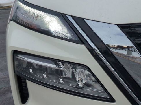 Used 2023 Nissan Rogue SV image 10