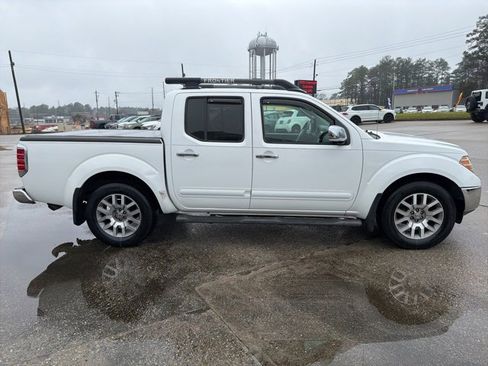 Used 2011 Nissan Frontier SL image 5