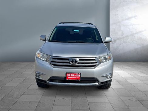 Used 2012 Toyota Highlander SE w/ Tow Pkg image 2