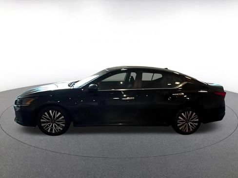 Used 2025 Nissan Altima 2.5 SV FWD image 6