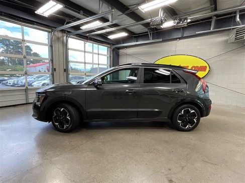 Used 2023 Kia Niro Wind FWD image 2