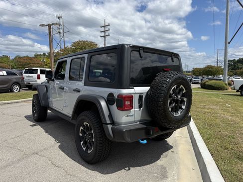 Used 2024 Jeep Wrangler Unlimited Rubicon 4xe image 3