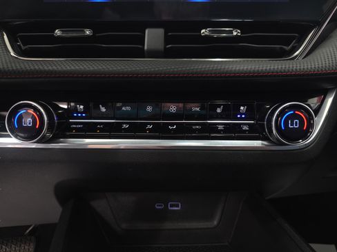 Used 2025 Chevrolet Equinox RS w/ Safety and Technology Package AWD/4WD image 19