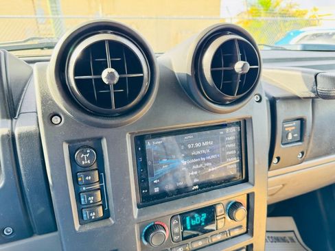 Used 2005 HUMMER H2 4D Sport Utility image 18