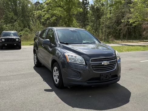 Used 2016 Chevrolet Trax LS image 1