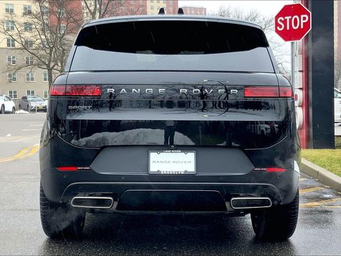 Used 2024 Land Rover Range Rover Sport SE image 4