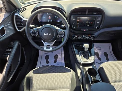 Used 2025 Kia Soul LX w/ LX Technology Package FWD image 18