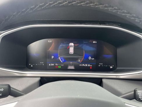 New 2026 Volkswagen Taos SE FWD image 19