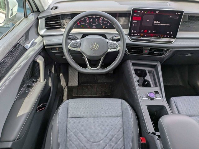 New 2026 Volkswagen Tiguan SE FWD image 14
