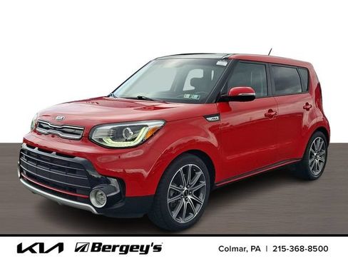 Used 2017 Kia Soul ! w/ Tech Package FWD image 1