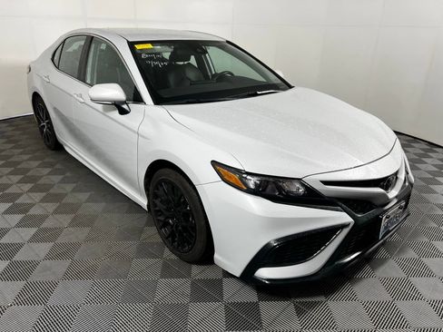 Certified 2023 Toyota Camry SE image 3