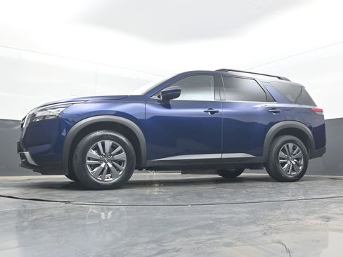 Used 2025 Nissan Pathfinder SV AWD/4WD image 23