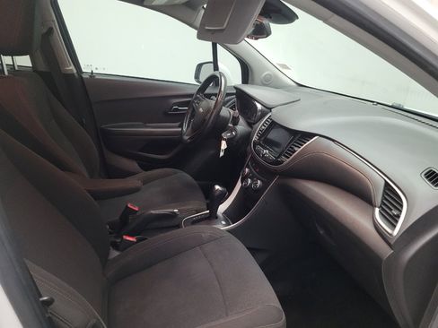 Used 2021 Chevrolet Trax LS w/ Tint and Cruise Package FWD image 21