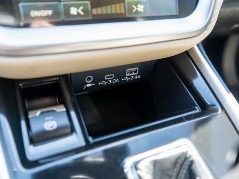 Used 2025 Subaru Outback Limited AWD/4WD image 33