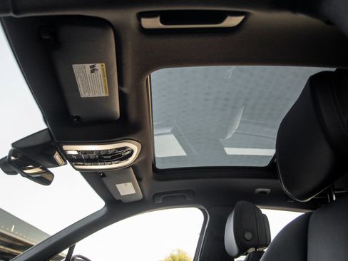 Certified 2026 Porsche Macan AWD/4WD image 25