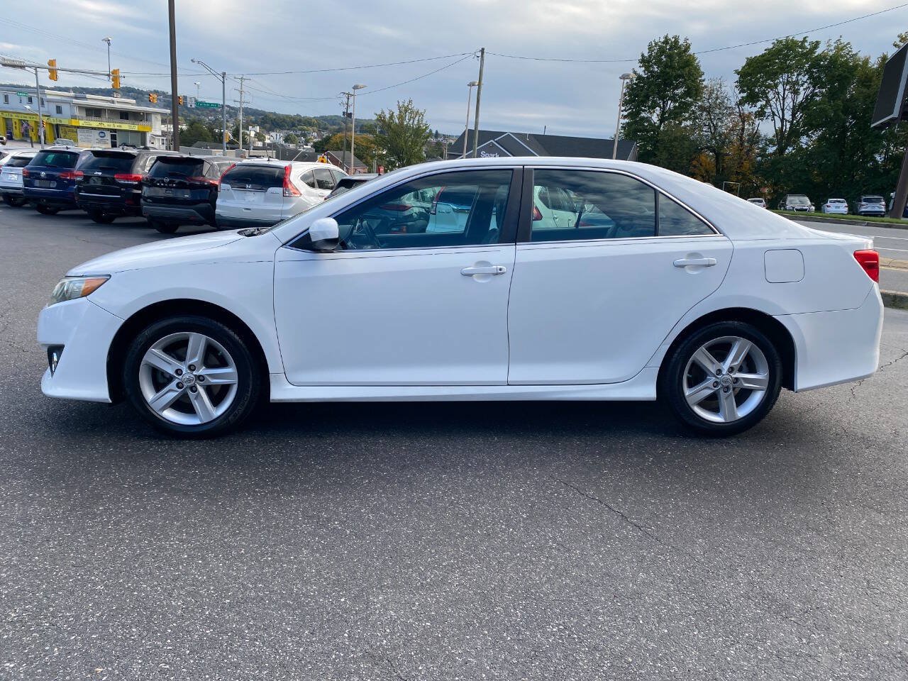 Used 2013 Toyota Camry SE FWD image 6