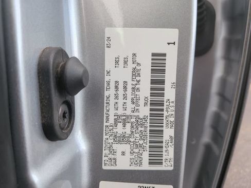 Used 2024 Toyota Tundra Limited AWD/4WD image 36