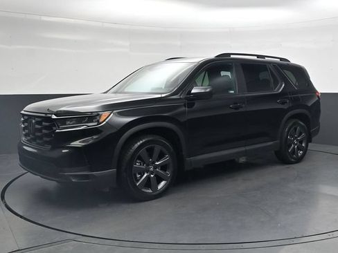 Used 2025 Honda Pilot Sport image 9